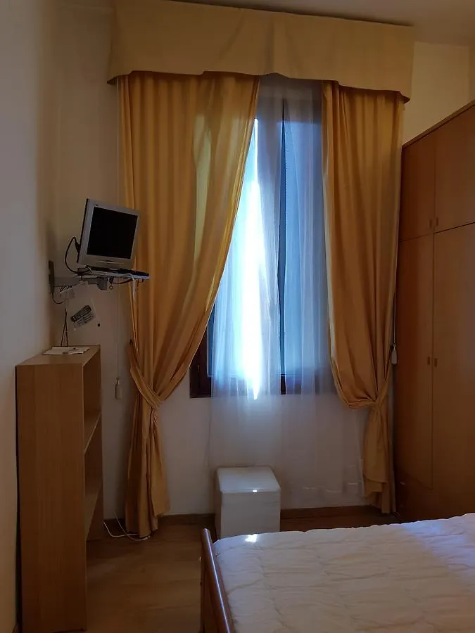Ca' Di Rose B&B Venice 2*,  Italy